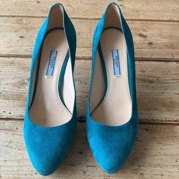 PRADA Milano Green Velvet Heels - Picture 2 of 12